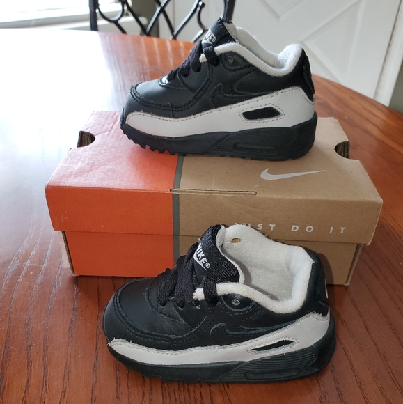 Nike Other - Nike Air Max 3C EUC black and white